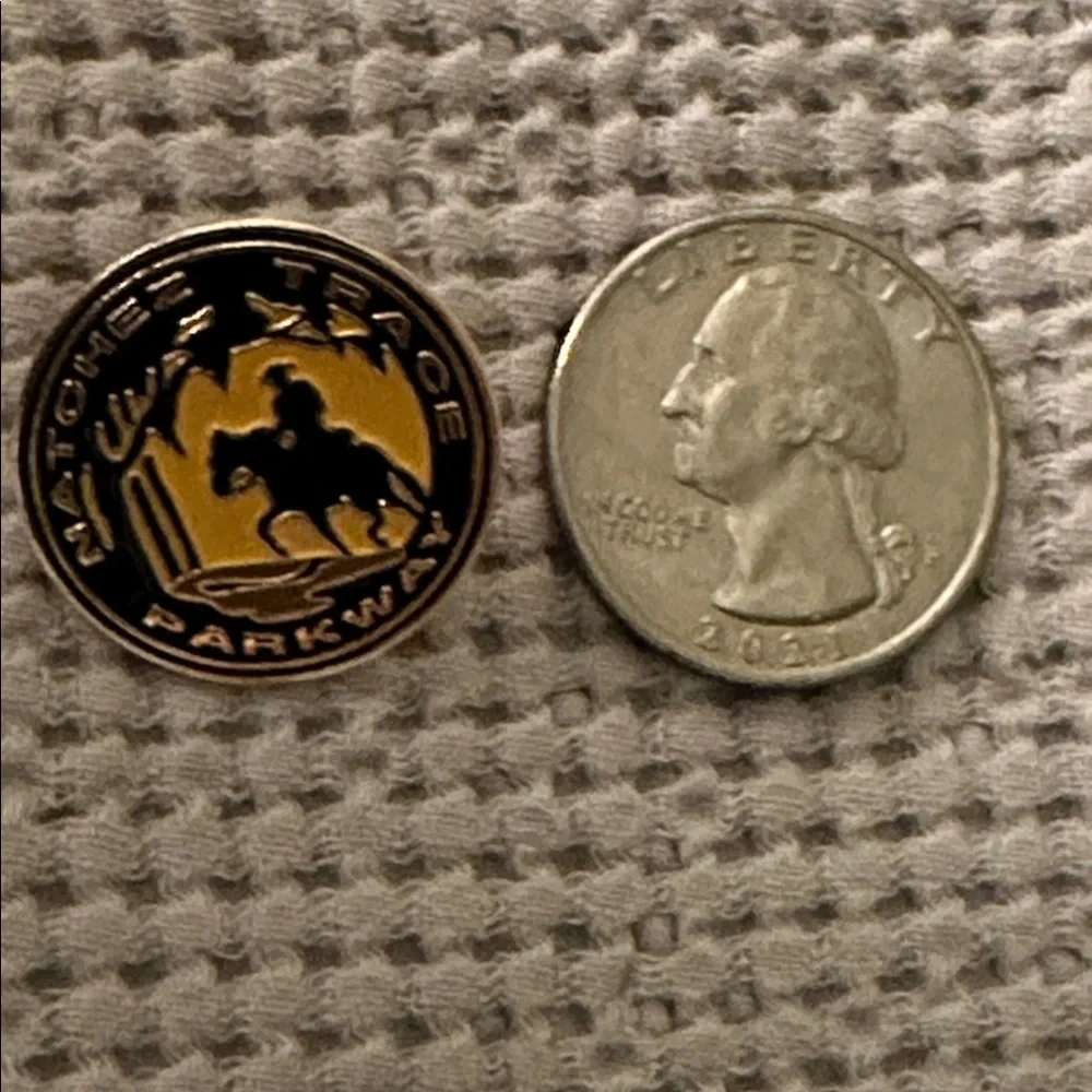 Natchez Trace Parkway Pin - Picture 3 of 3